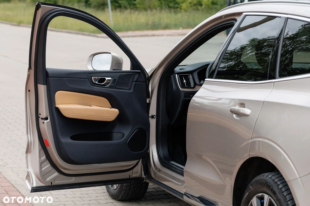 Volvo XC 60 B4 B Plus Bright - 35