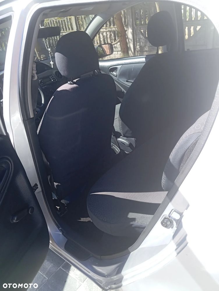 Toyota Yaris 1.0 Luna - 11