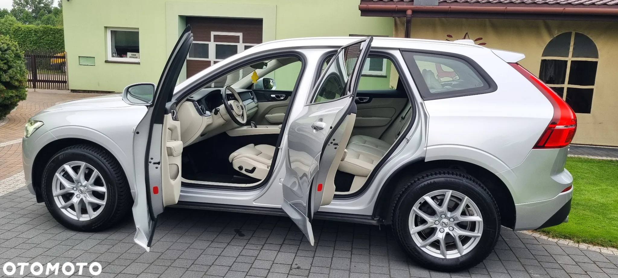 Volvo XC 60 B4 D AWD Geartronic Momentum Pro - 14