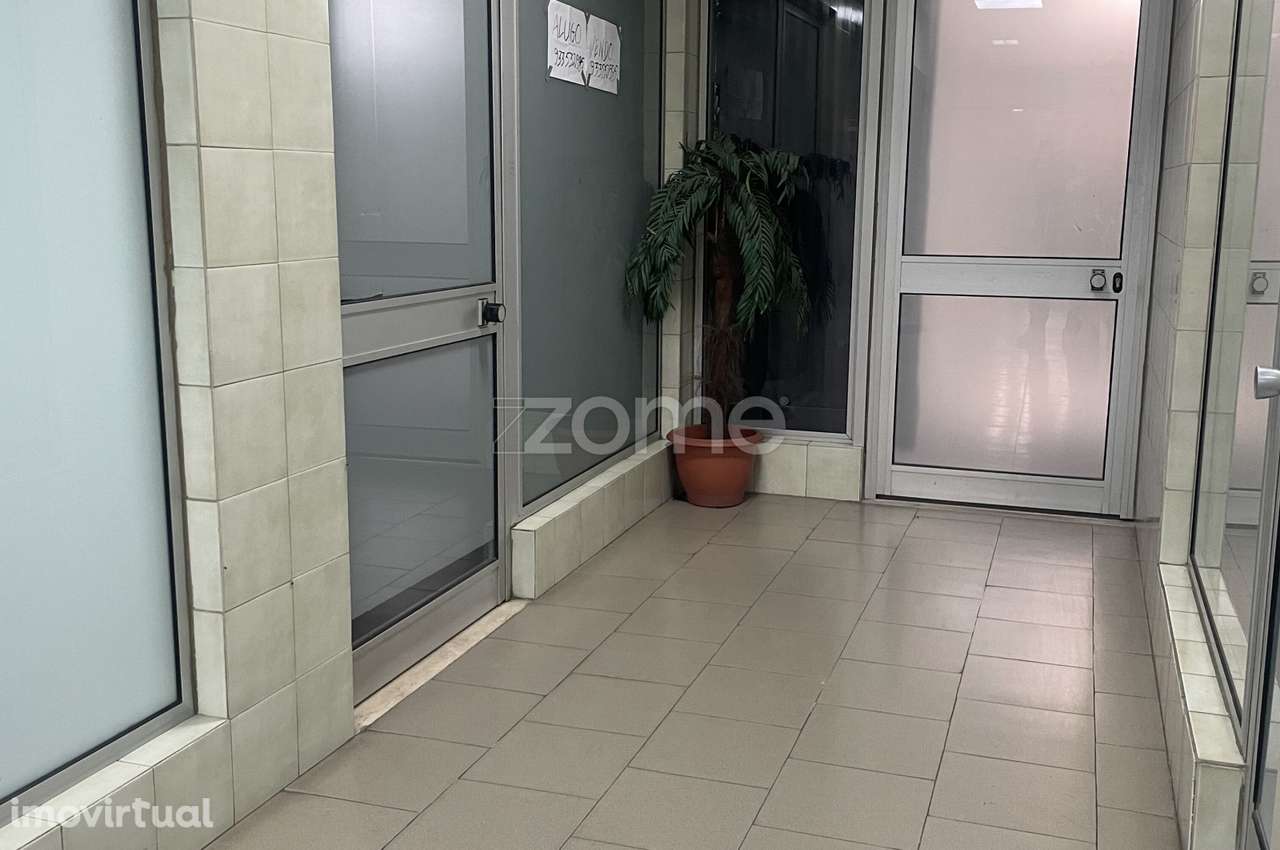 Loja no Centro Comercial da Cruz de Pau - Grande imagem: 4/4