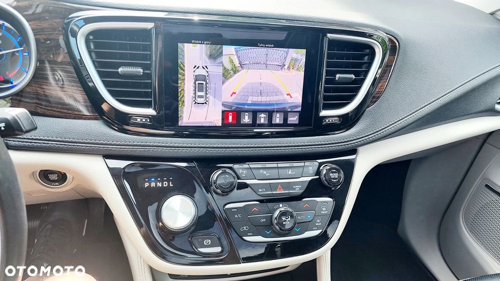 Chrysler Pacifica - 30