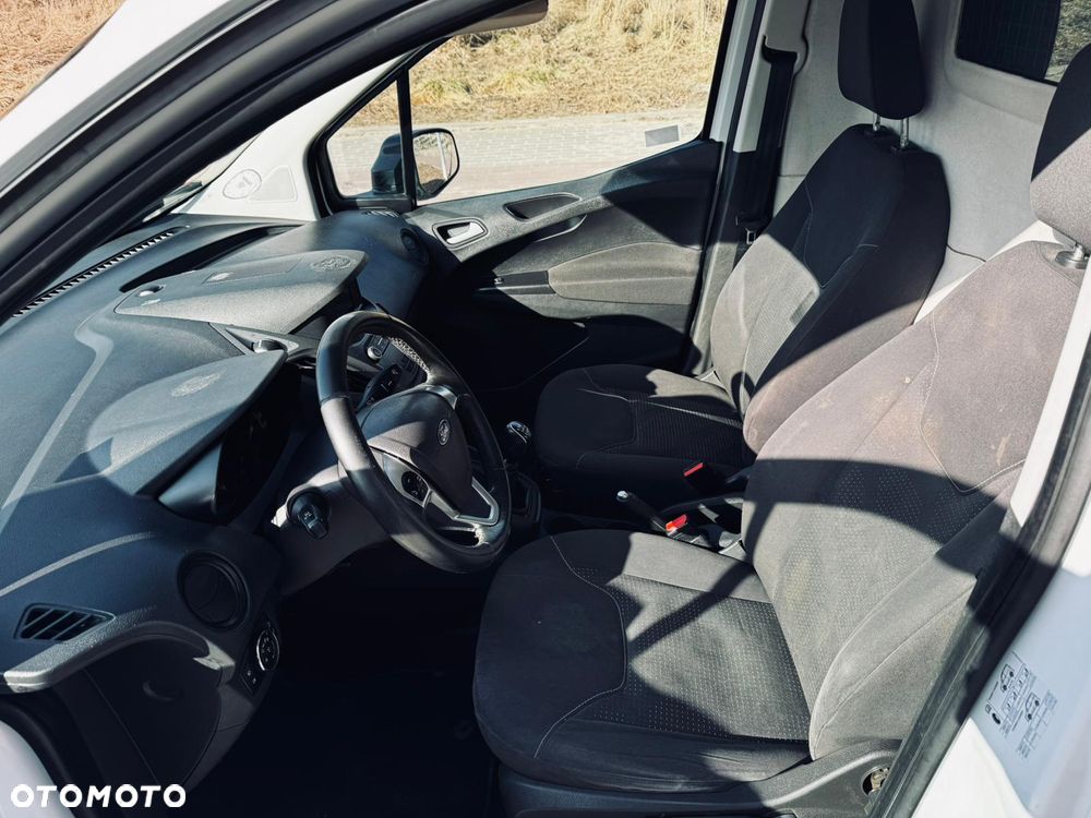 Ford Courier - 17