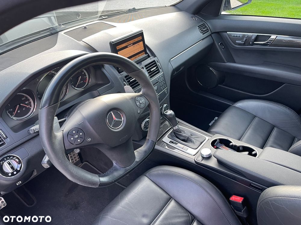 Mercedes-Benz Klasa C 63 AMG - 14