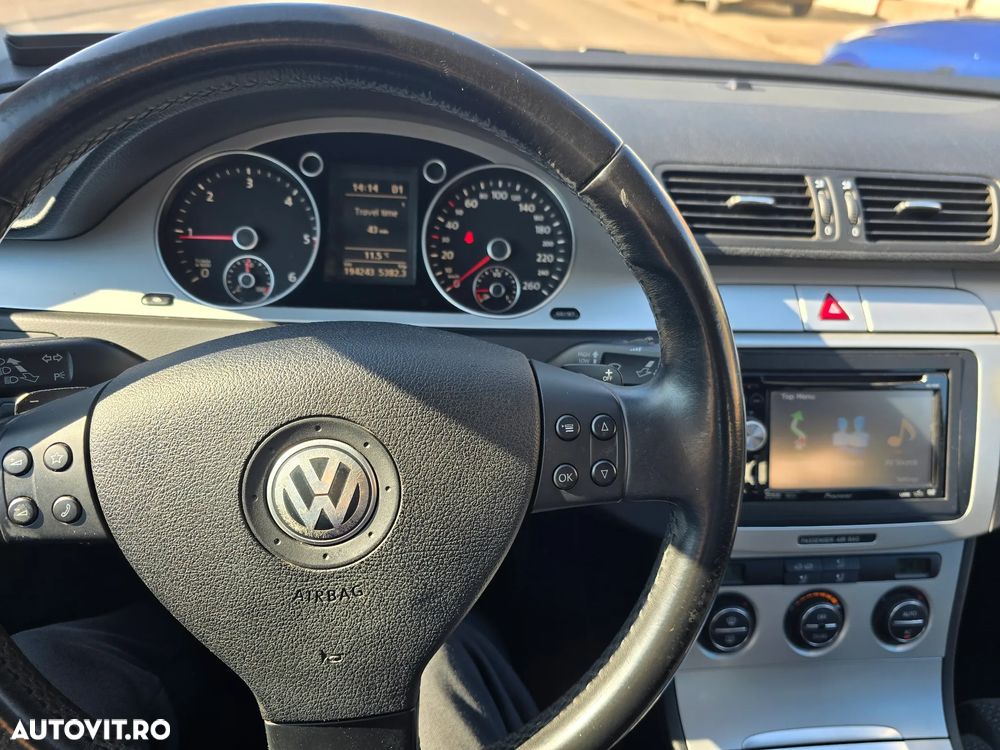 Volkswagen Passat 2.0TDI Comfortline DPF DSG - 12
