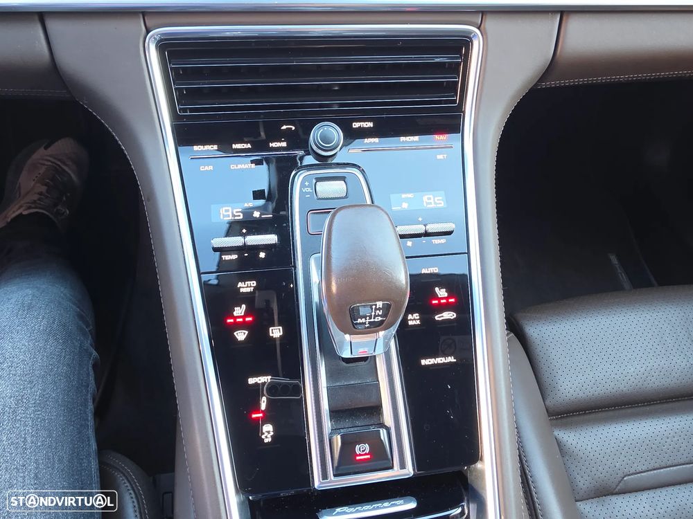 Porsche Panamera - 22