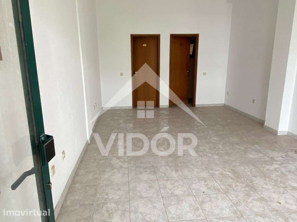 Loja no Novo Mercado Municipal da Baixa da Banheira - CR - Grande imagem: 4/6