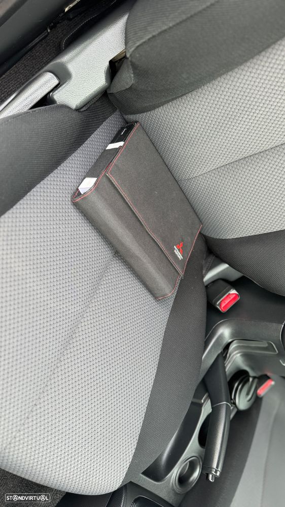 Mitsubishi L-200 Cabine dupla 4X2 - 38