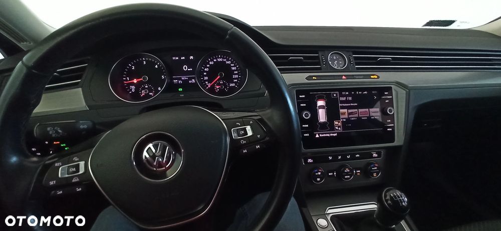 Volkswagen Passat 2.0 TDI SCR Comfortline - 14