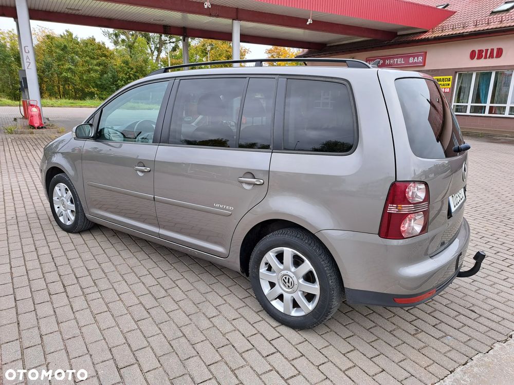 Volkswagen Touran - 10