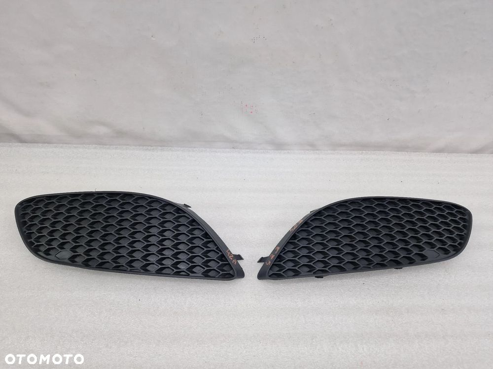 OPEL ZAFIRA B LIFT 07- PRAWA KRATKA BOCZNA ZDERZAKA PRZEDNIEGO PRZÓD , NR 13247321 , NR AUKCJI B/42 - 1