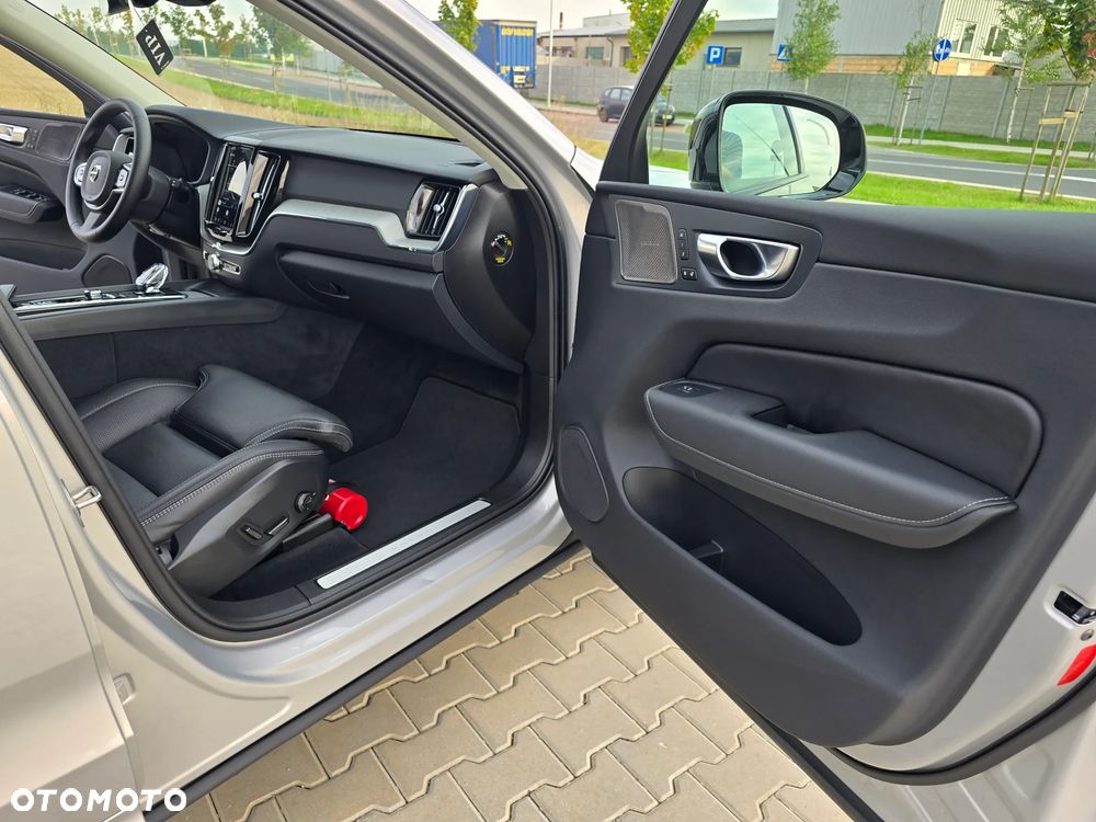 Volvo XC 60 T6 AWD Recharge Plus Dark - 26