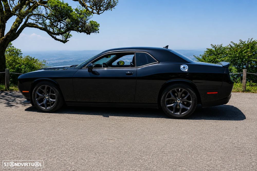 Dodge Challenger Auto SXT Plus - 18