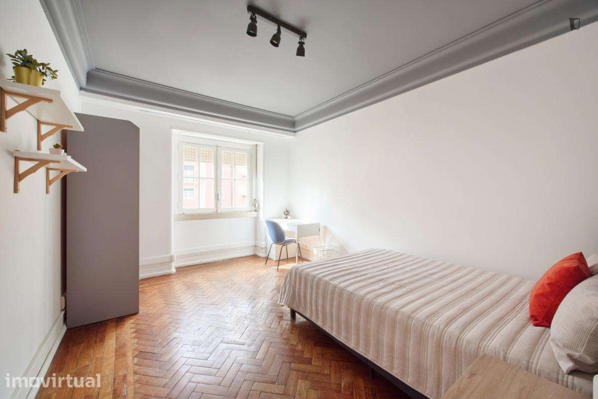 Quarto - localizado em Alameda Lisbon - Grande imagem: 3/23