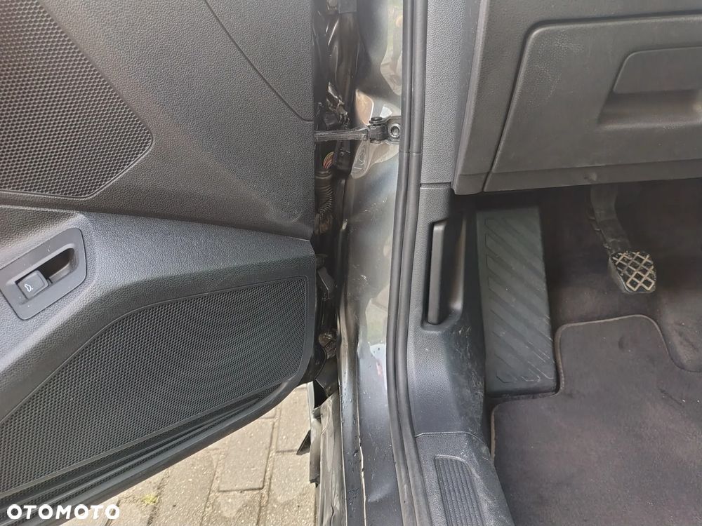 Volkswagen Passat - 32