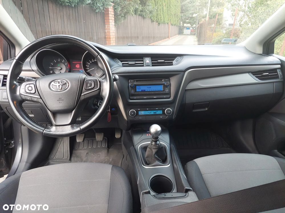 Toyota Avensis - 16