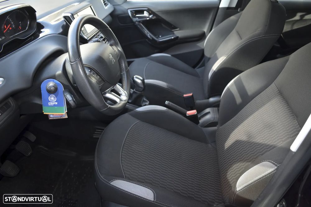 Peugeot 208 1.2 VTi SE Style - 8