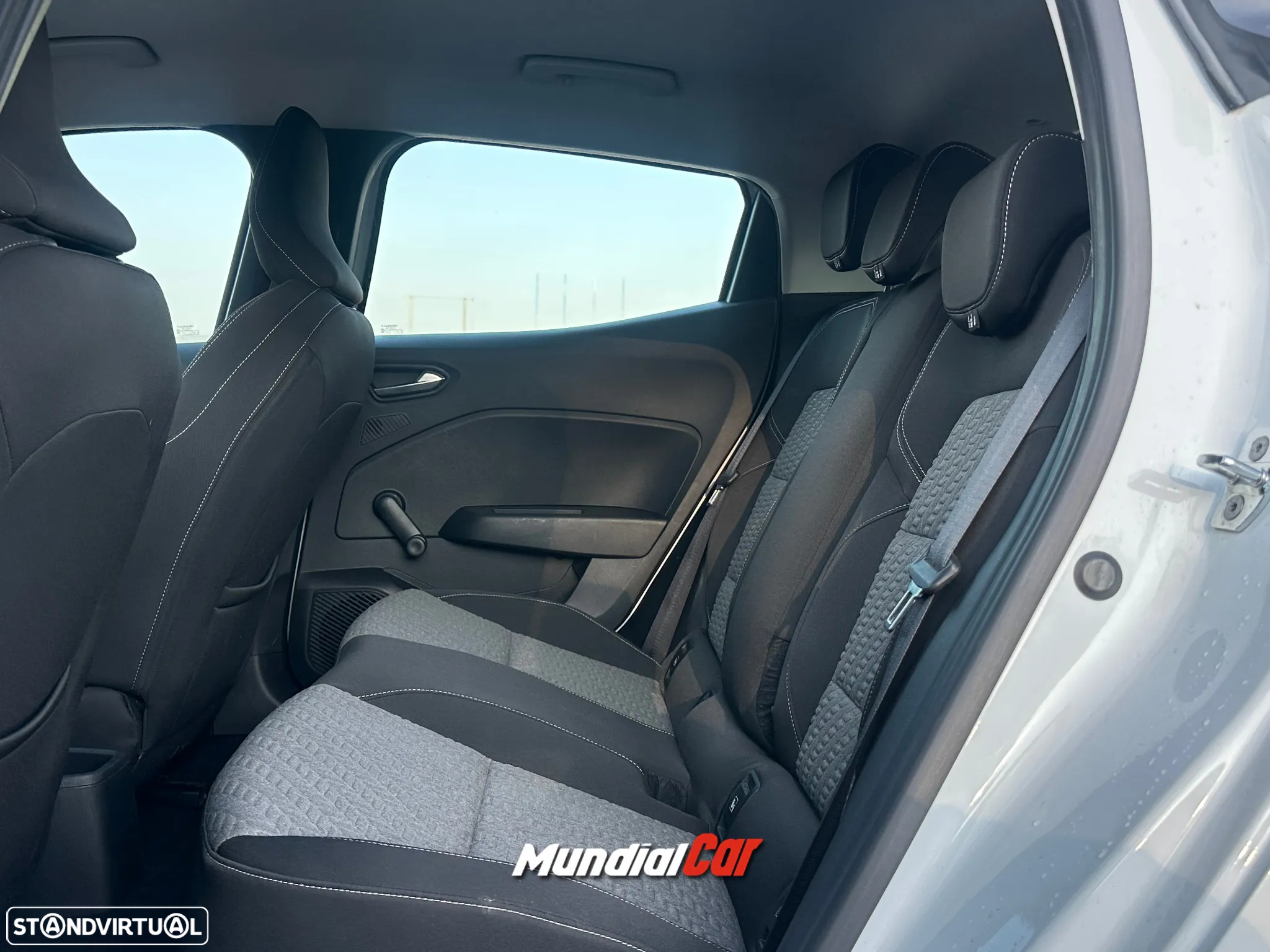 Renault Captur 1.6 E-Tech Full Hybrid Engineered - 13
