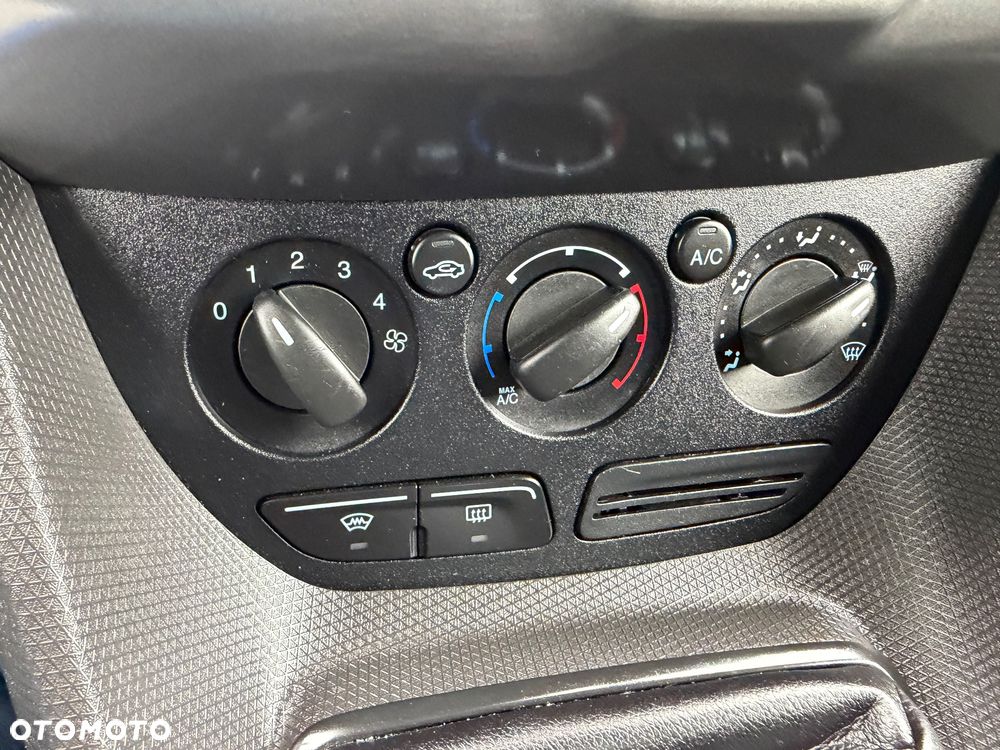 Ford Transit Connect - 13