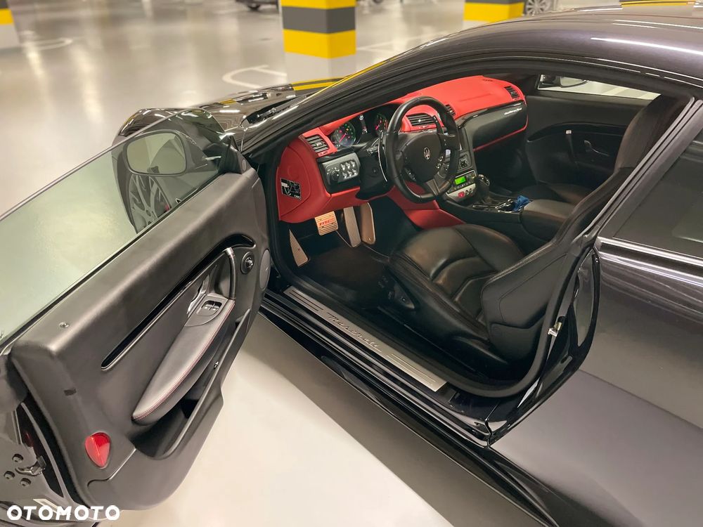 Maserati GranTurismo S Automat - 22