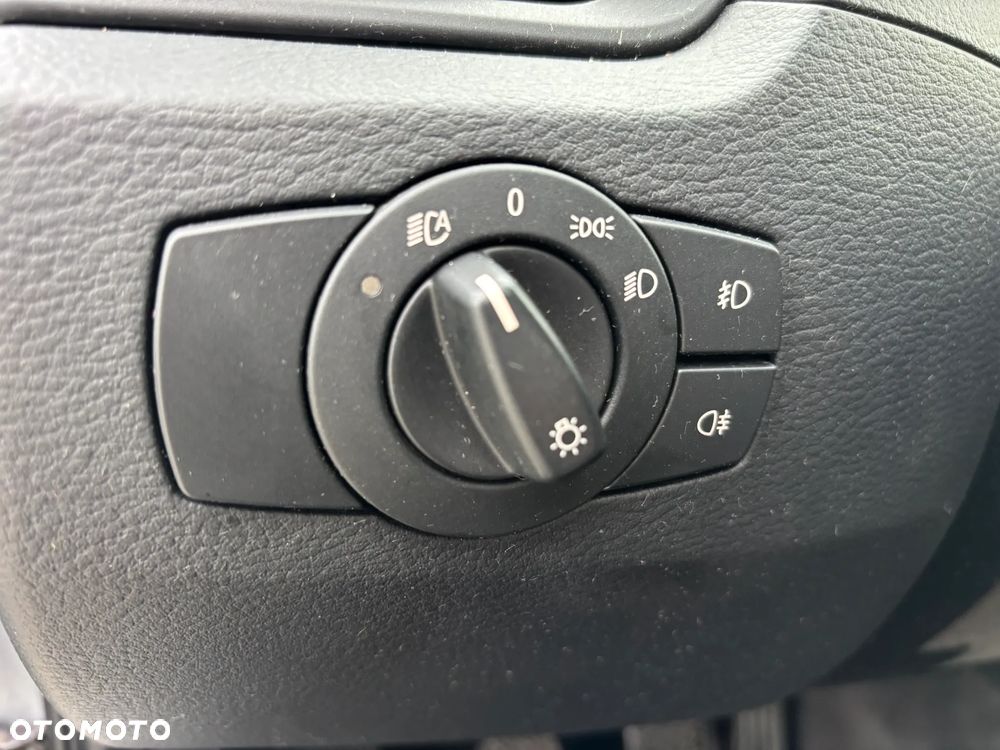 BMW X1 sDrive18d xLine - 30