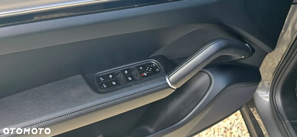 Porsche Cayenne - 26
