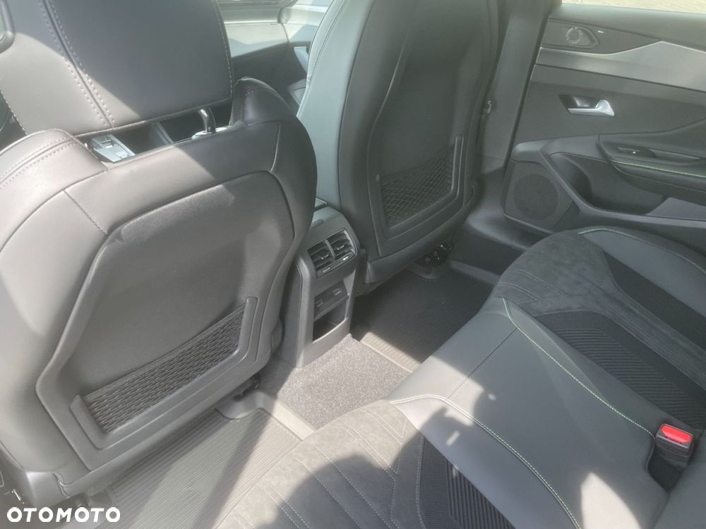 Peugeot 408 - 16