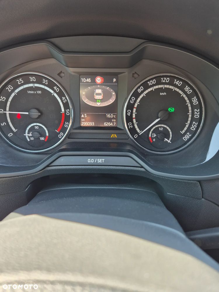 Skoda Octavia 2.0 TDI DSG RS - 17