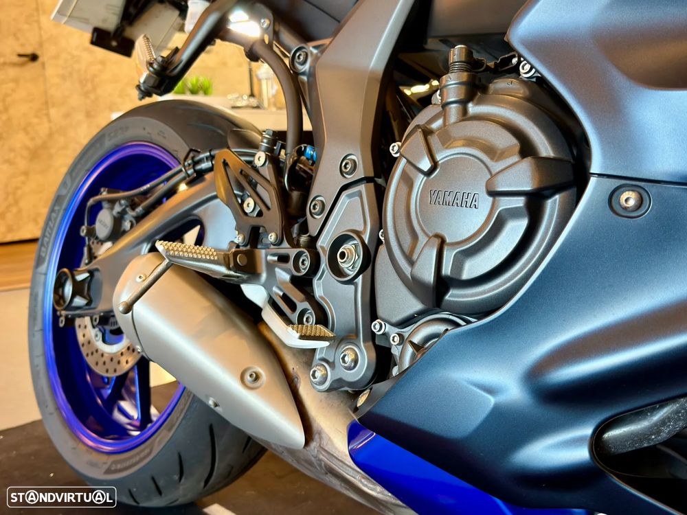 Yamaha YZF R7 - 9