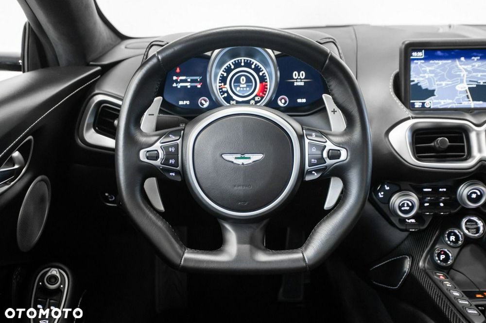 Aston Martin Vantage - 31