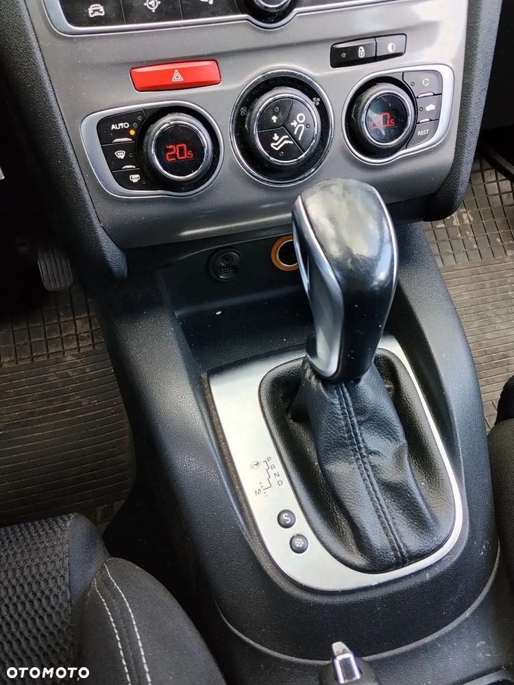 Citroën C4 BlueHDi 120 Stop&Start EAT6 Shine - 3