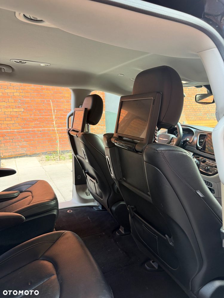 Chrysler Pacifica - 11