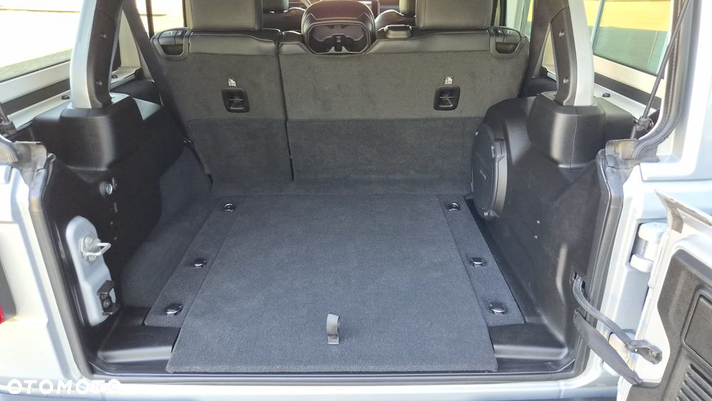 Jeep Wrangler Unlimited GME 2.0 Turbo Sahara - 24