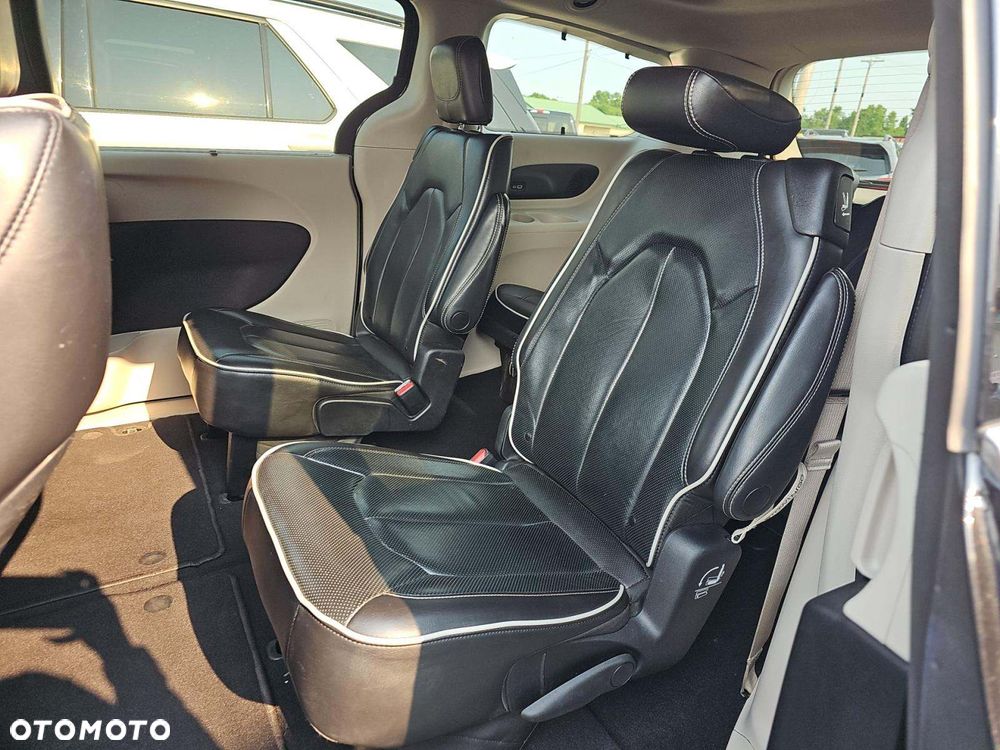 Chrysler Pacifica - 9