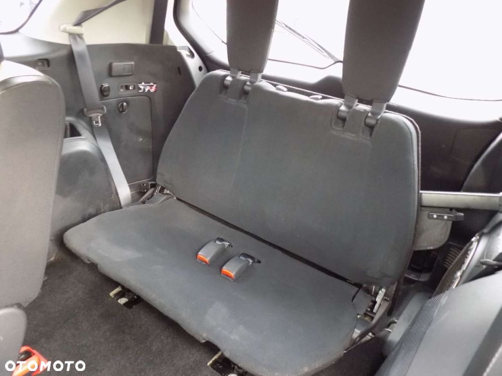 Mitsubishi Outlander - 9