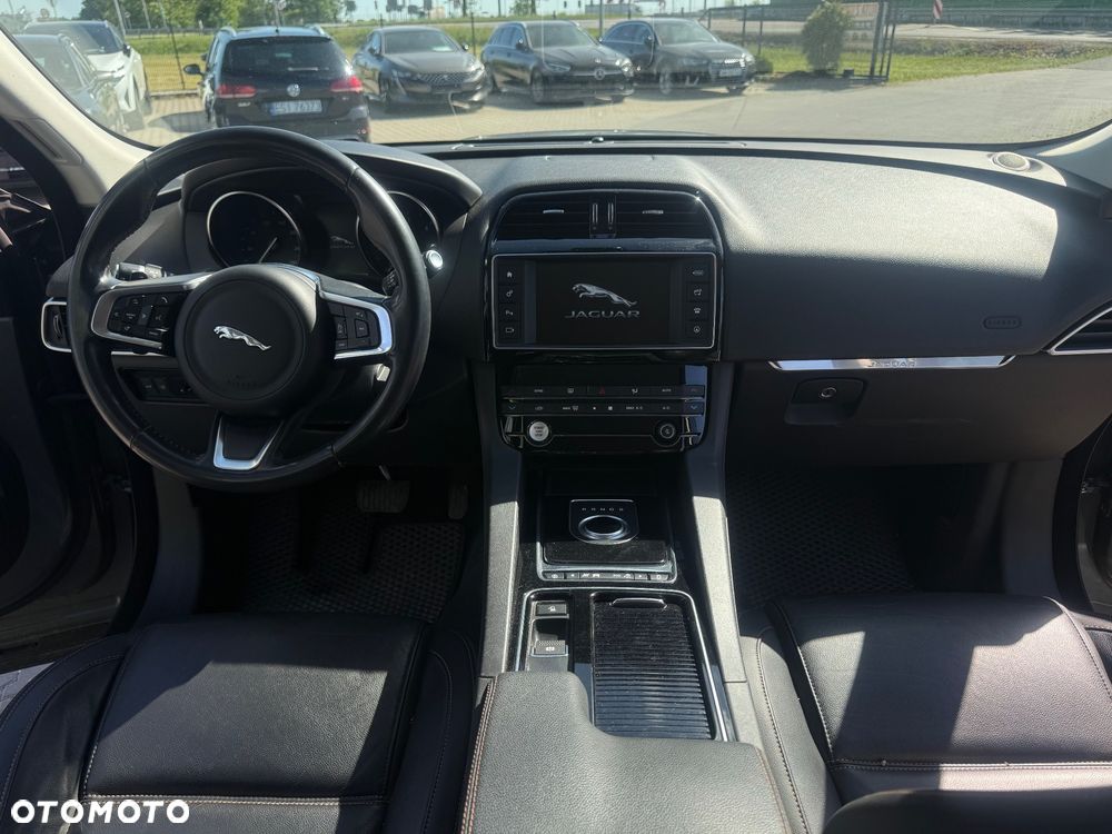 Jaguar F-Pace 2.0 i4D AWD Prestige - 14