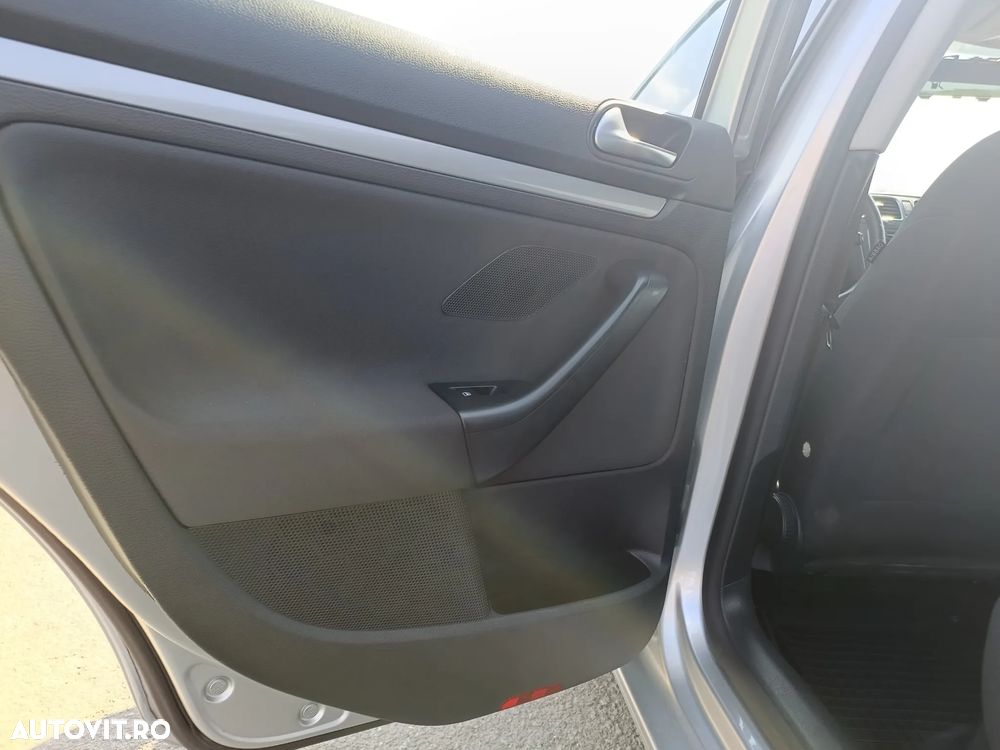 Volkswagen Golf 1.6 TDI DPF Comfortline - 16