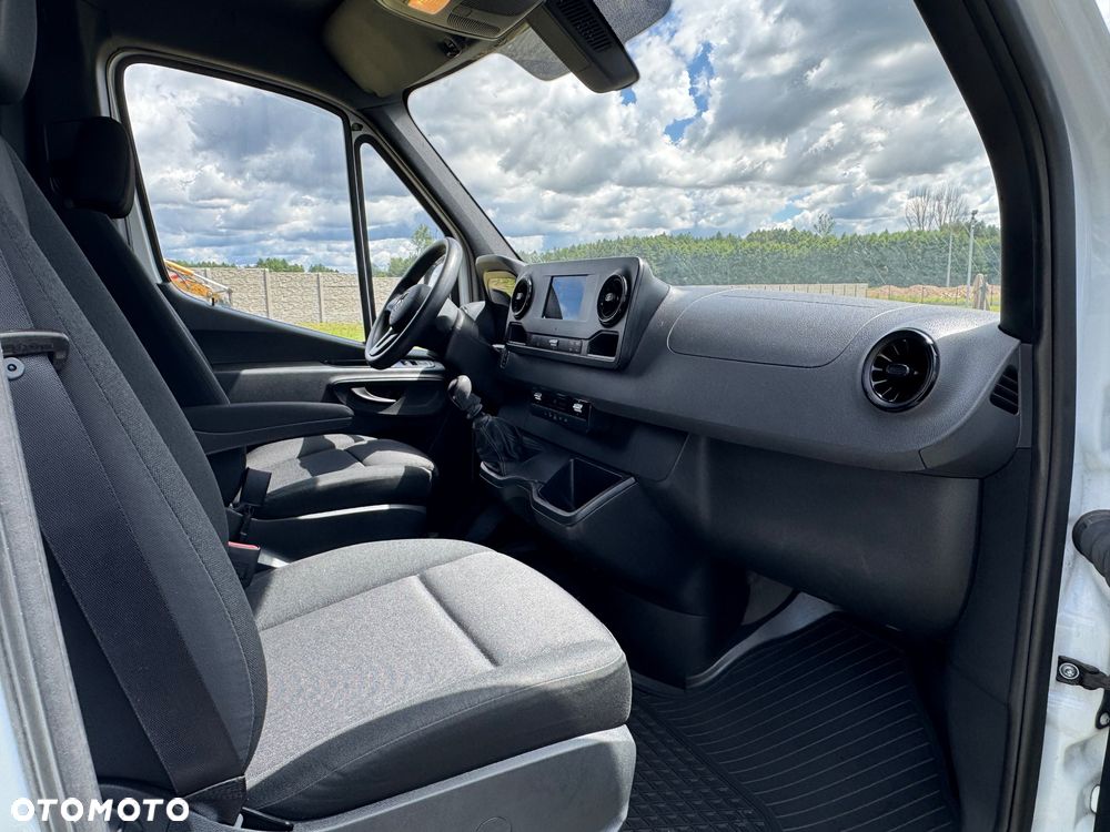 Mercedes-Benz SPRINTER 211 - 24