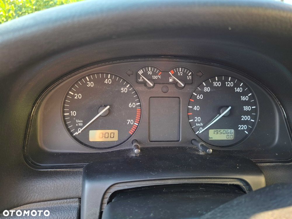 Volkswagen Passat - 6