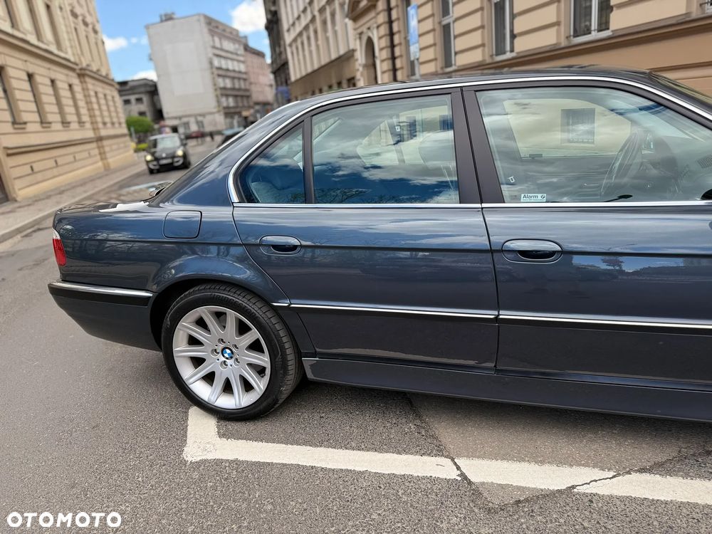 BMW Seria 7 740i - 22