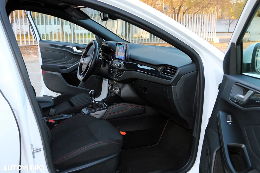 Ford Focus 1.0 EcoBoost Hybrid ST-LINE DESIGN - 17