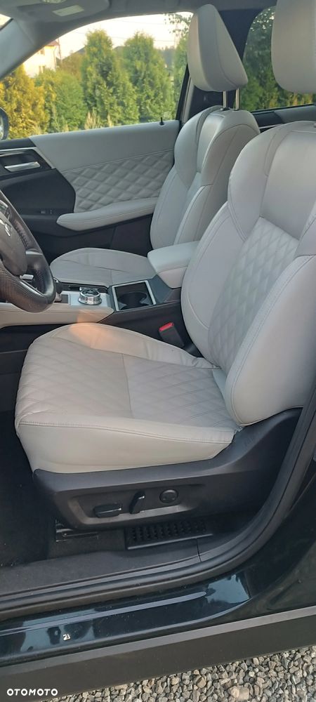 Mitsubishi Outlander - 12