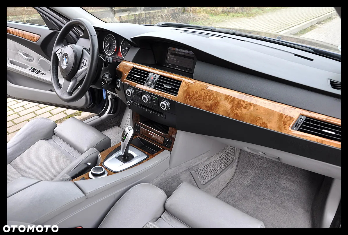 BMW Seria 5 525xi Touring Edition Lifestyle - 23
