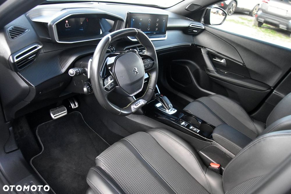 Peugeot 2008 PureTech 130 EAT8 GT - 19