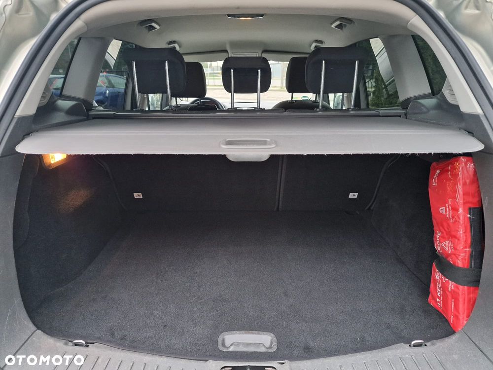 Ford Kuga 2.0 TDCi 2x4 Titanium - 15