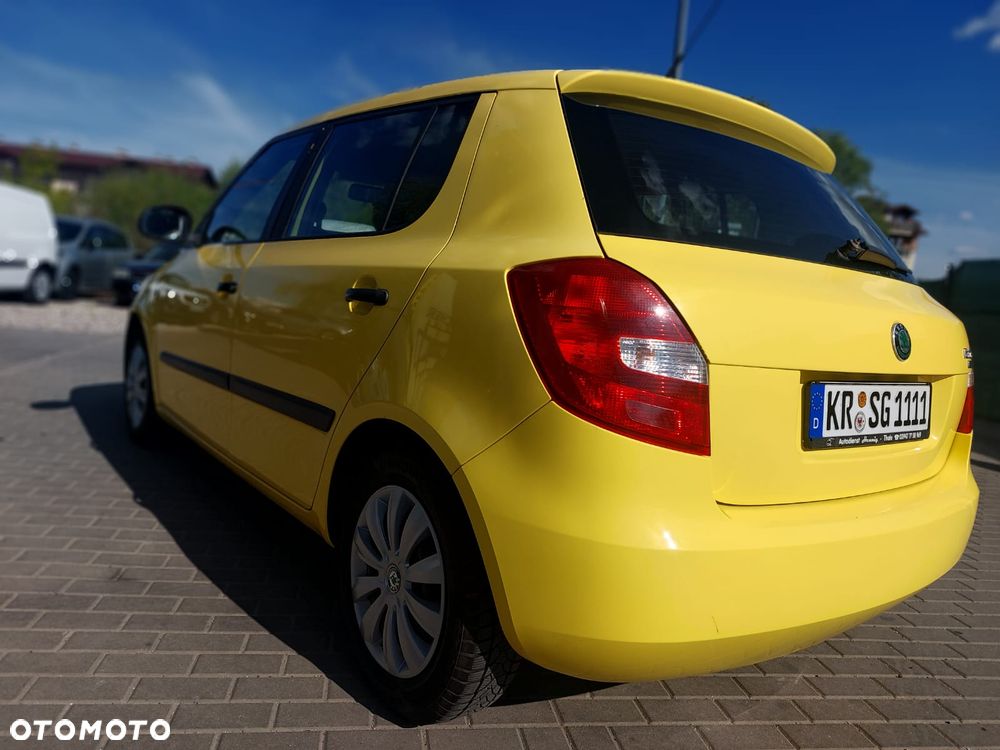 Skoda Fabia 1.2 HTP Cool Colour Edition - 4