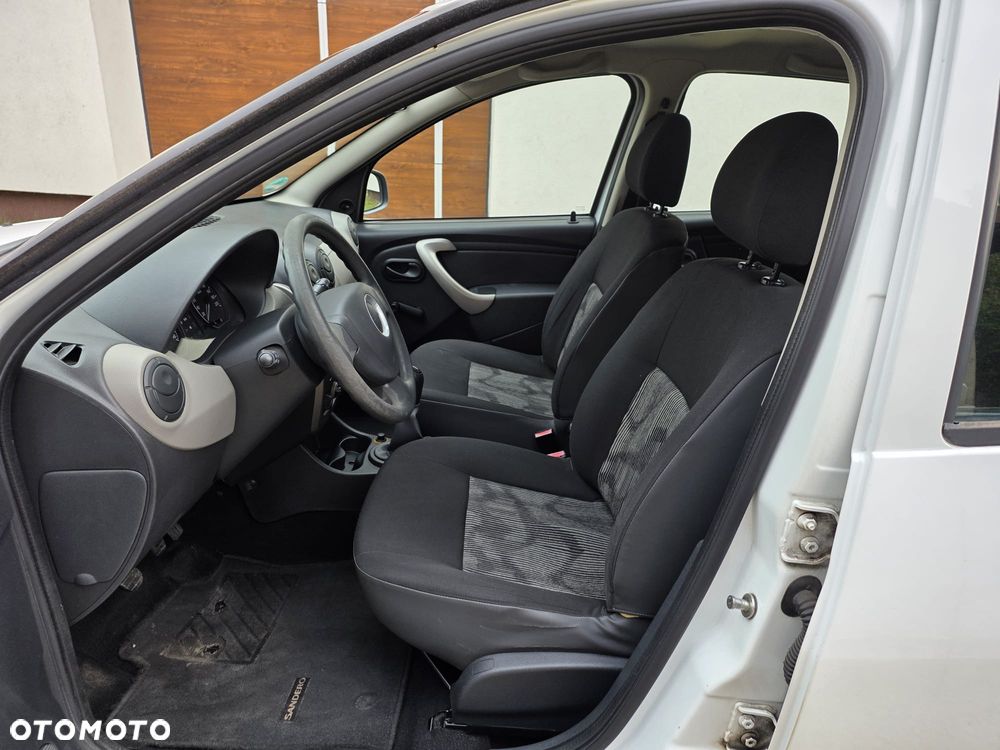 Dacia Sandero 1.2 16V - 8