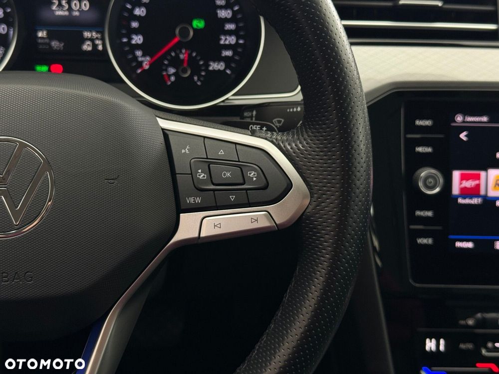 Volkswagen Passat - 22