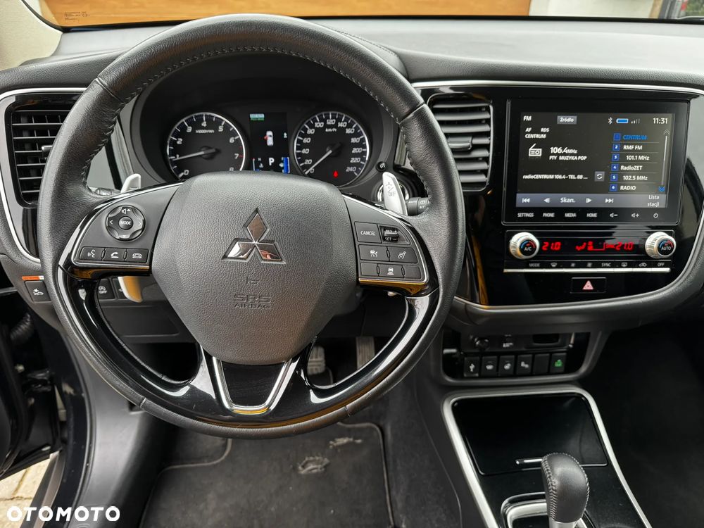 Mitsubishi Outlander 2.0 Instyle Navi 4WD CVT - 9