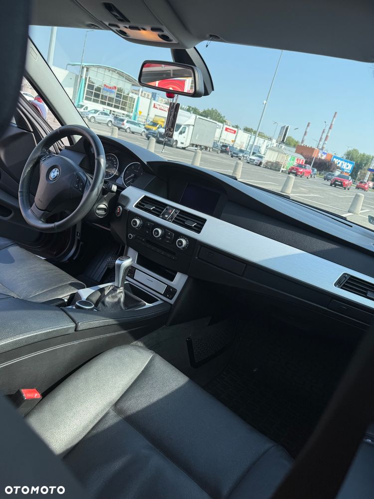 BMW Seria 5 525d - 12