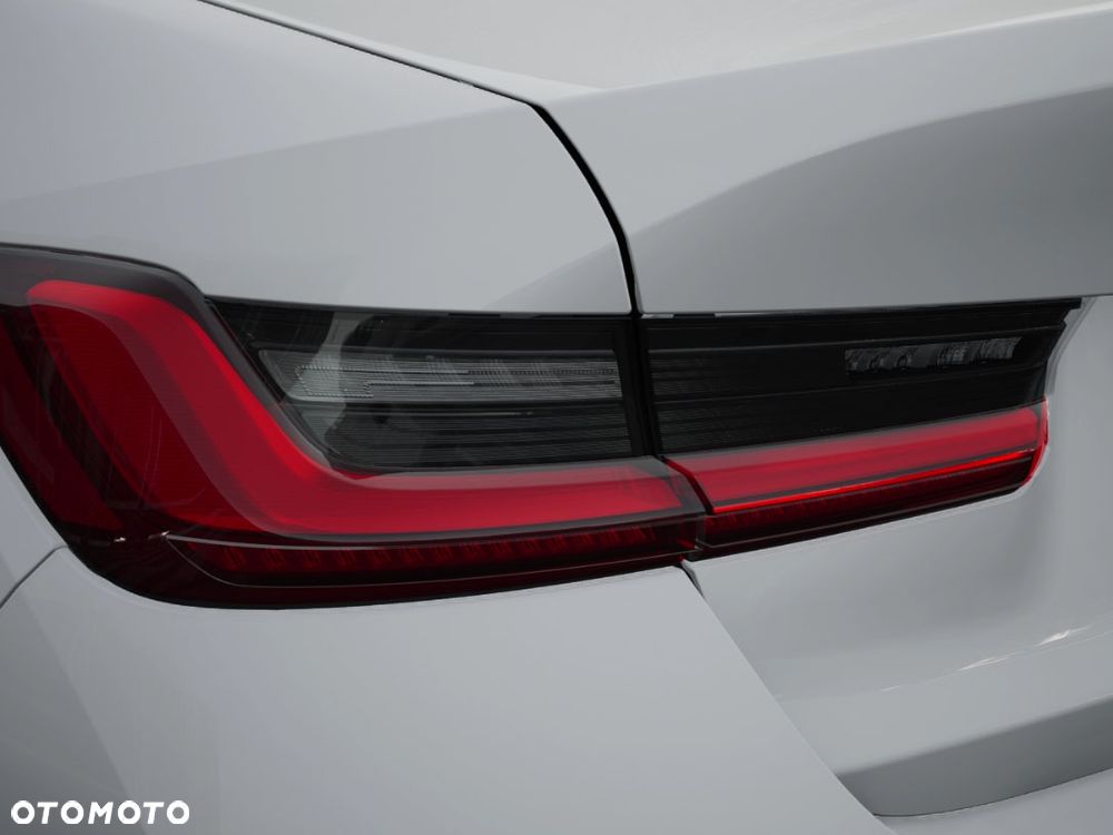 BMW Seria 3 318i M Sport - 11